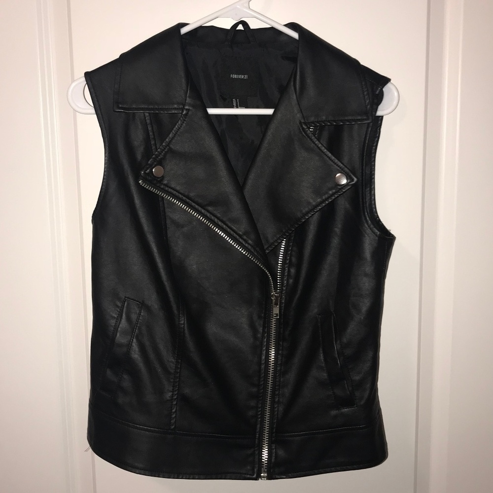 Forever 21 Faux Leather Vest Size Small